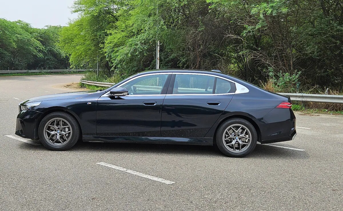 BMW 5 Series luxury sedan chauffeur Mumbai